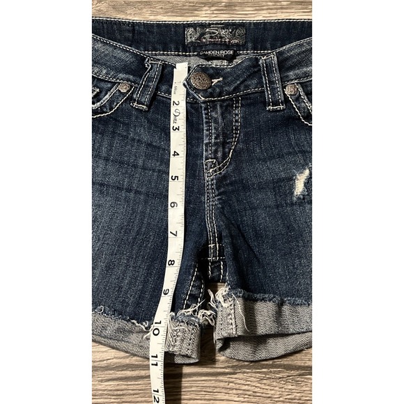 Silver Jeans Women's Camden Rose Cutoff Cuffed Low Rise Jean Shorts SZ 26 (28) - Picture 8 of 9